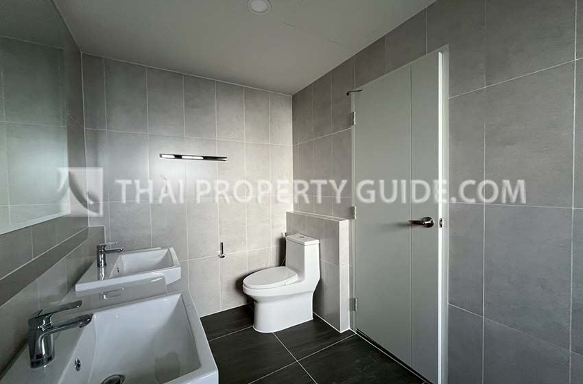House with Shared Pool in Bangnatrad 
